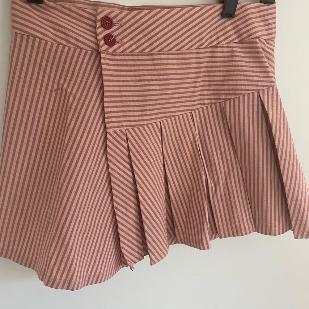 Wrap skirt.